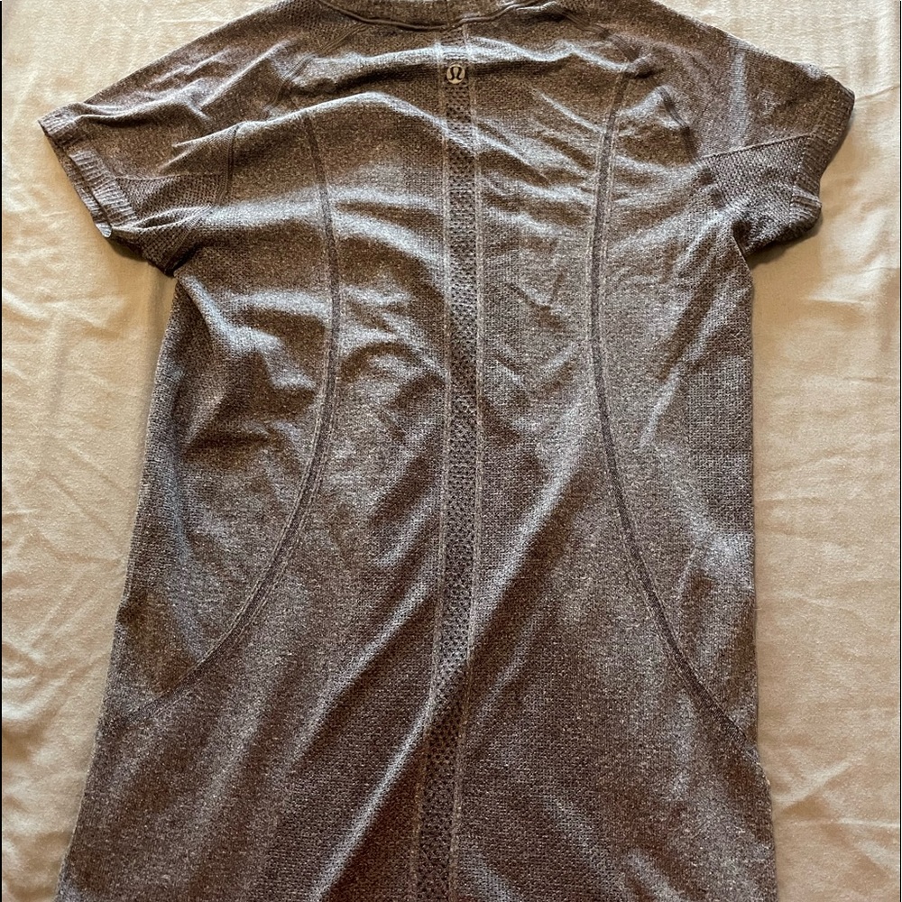 Lululemon short sleeve swiftly tech, size 8